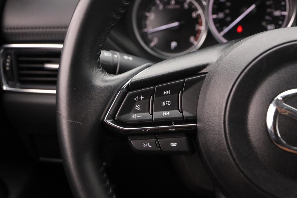 Mazda CX-5 Vehicle Full-screen Gallery Image 11