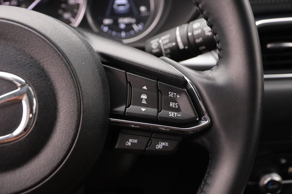 Mazda CX-5 Vehicle Full-screen Gallery Image 12