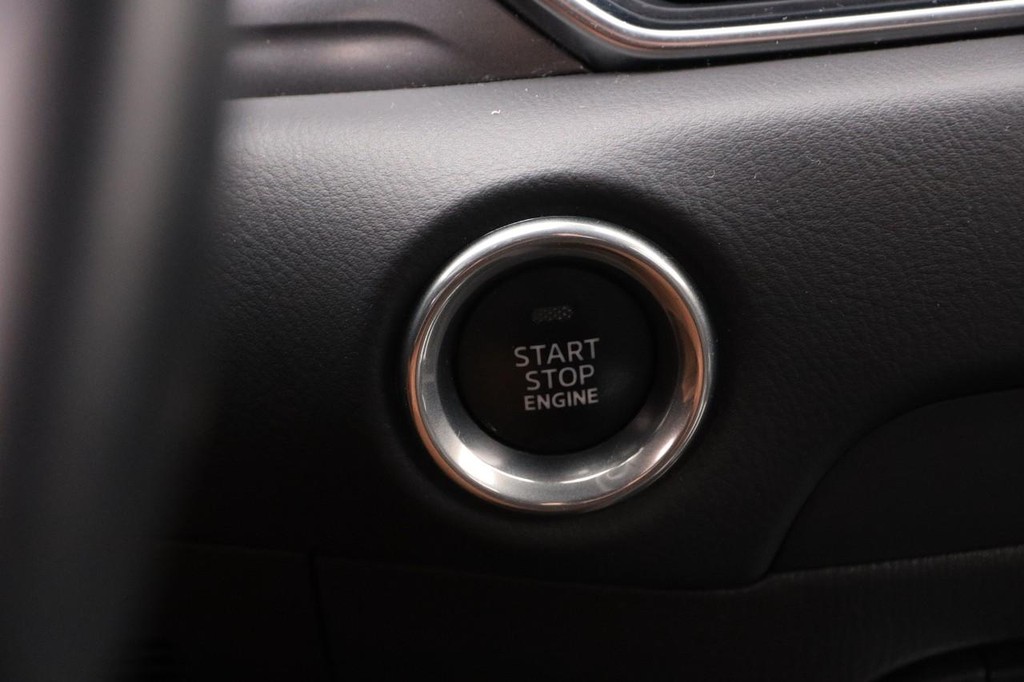 Mazda CX-5 Vehicle Full-screen Gallery Image 14