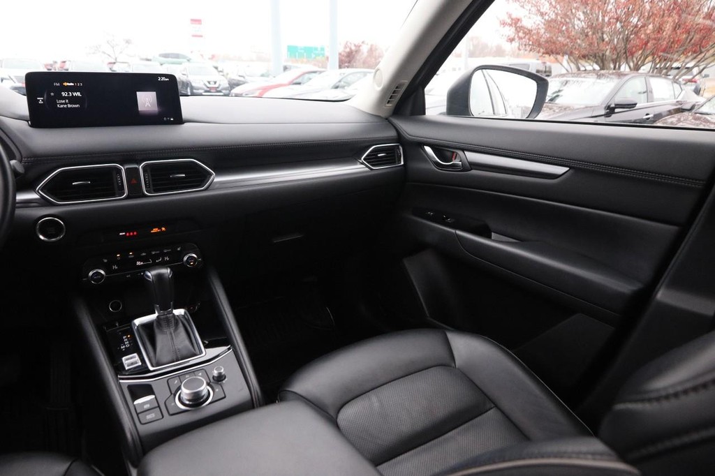 Mazda CX-5 Vehicle Full-screen Gallery Image 24