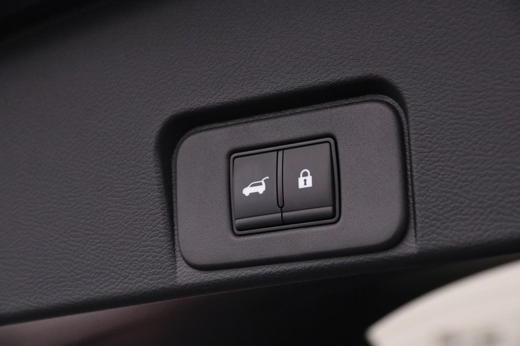 Nissan Rogue Vehicle Image 08