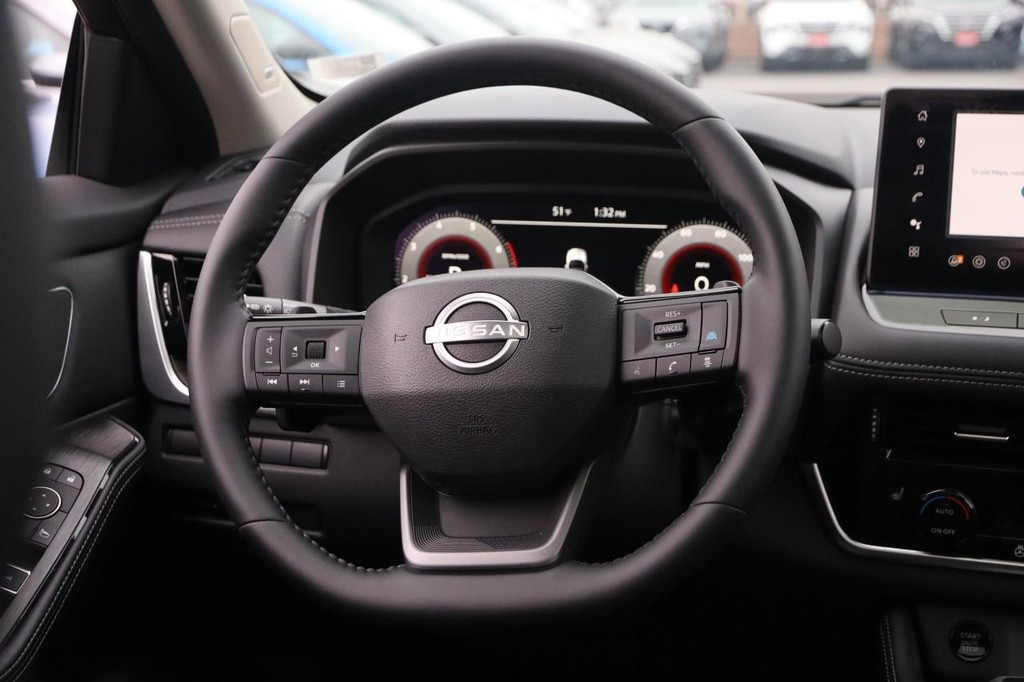 Nissan Rogue Vehicle Image 14