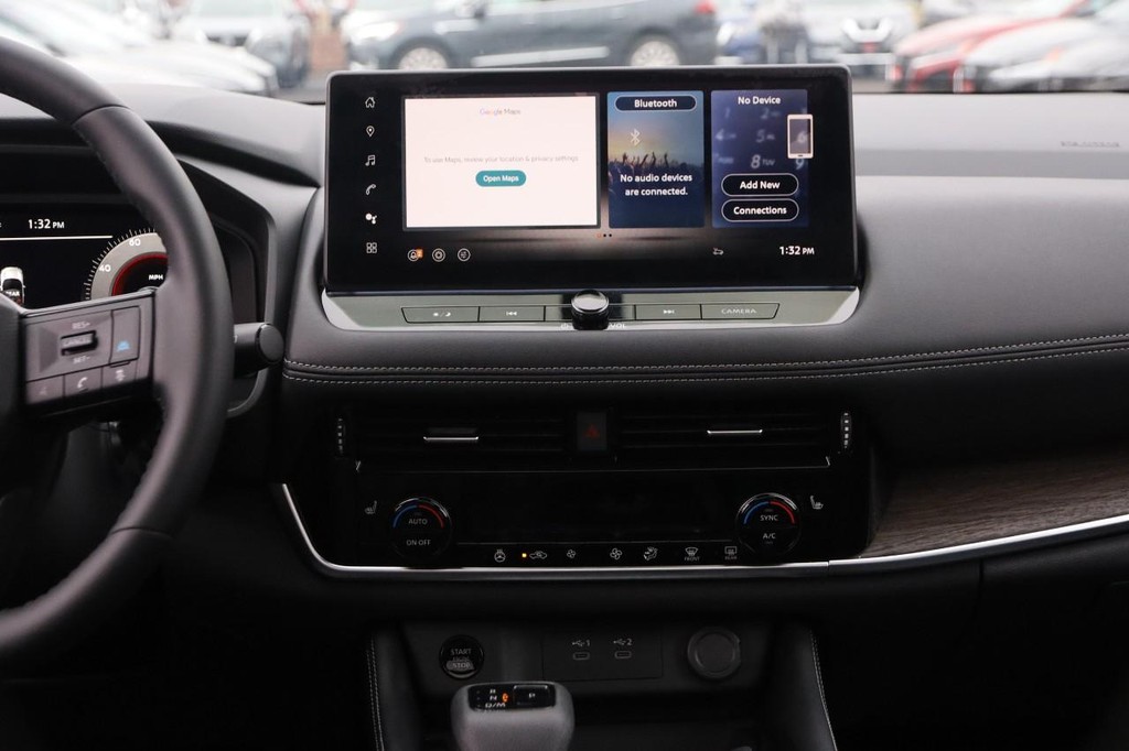 Nissan Rogue Vehicle Image 15