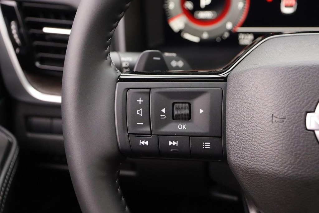 Nissan Rogue Vehicle Image 18