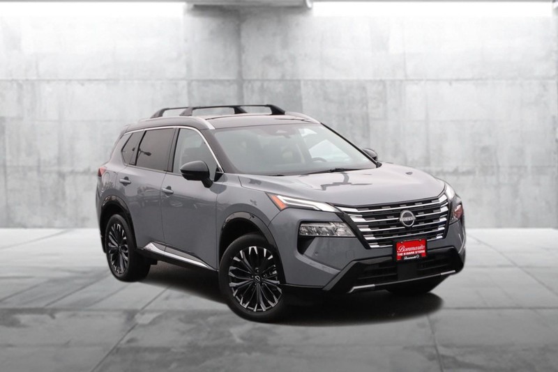 Nissan Rogue Vehicle Image 02