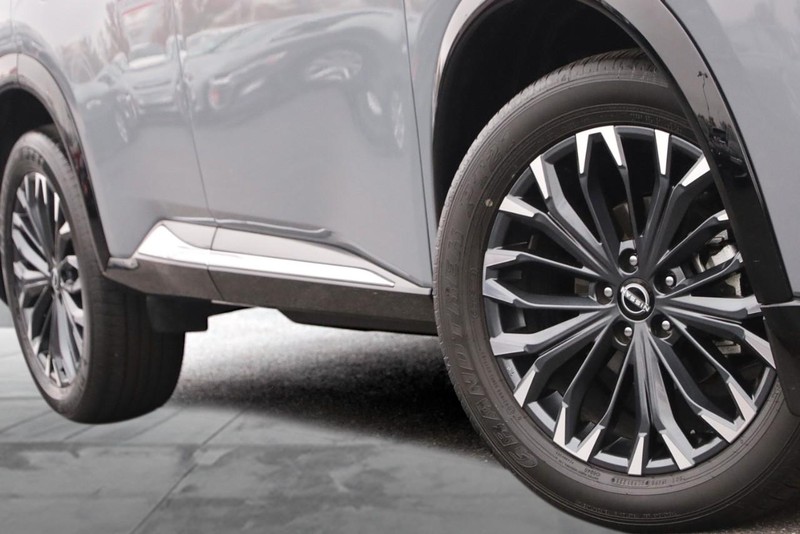 Nissan Rogue Vehicle Image 03