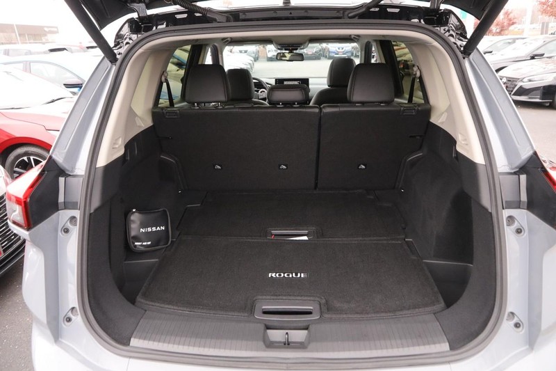 Nissan Rogue Vehicle Image 07