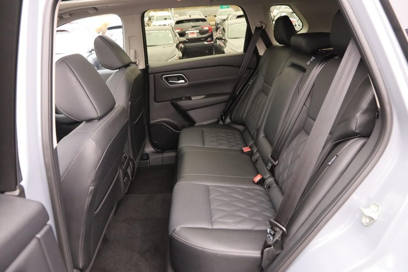 Nissan Rogue Vehicle Image 11