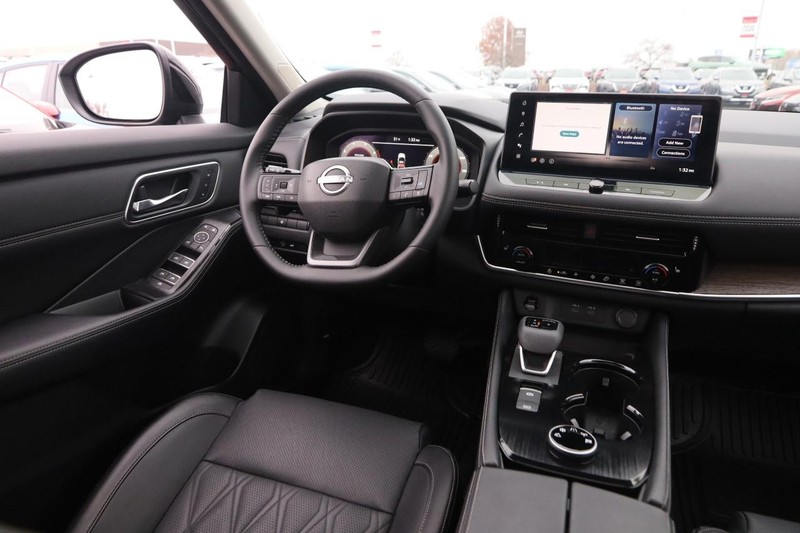 Nissan Rogue Vehicle Image 13