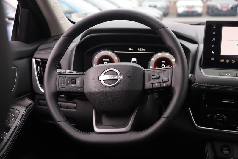Nissan Rogue Vehicle Image 14