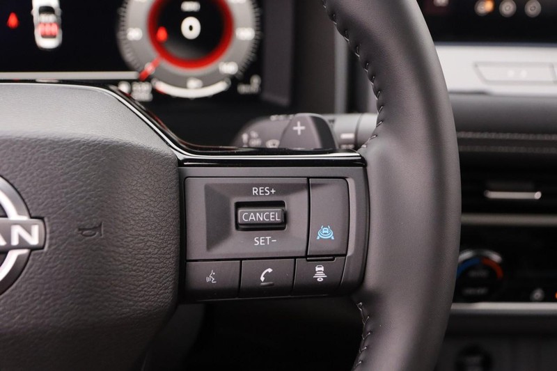 Nissan Rogue Vehicle Image 19