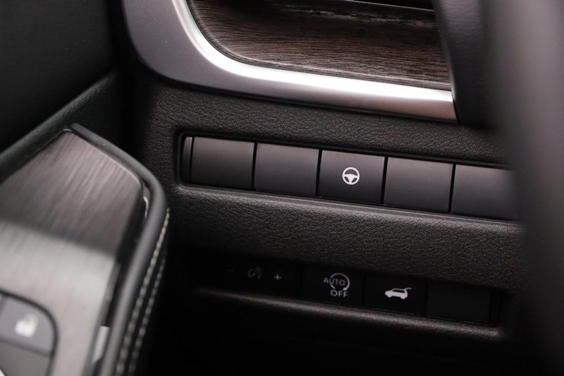 Nissan Rogue Vehicle Image 26