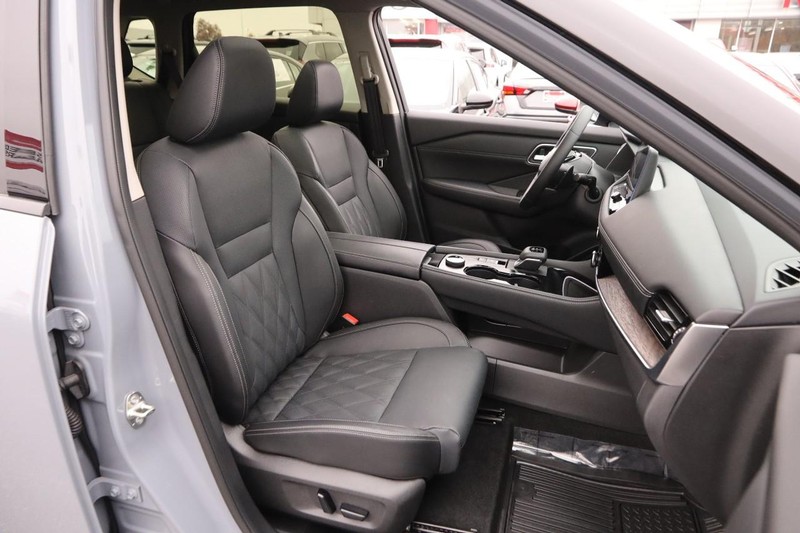 Nissan Rogue Vehicle Image 27