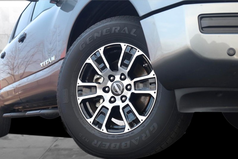 Nissan Titan Vehicle Image 03