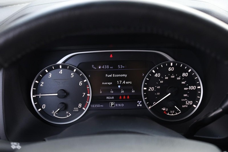 Nissan Titan Vehicle Image 10