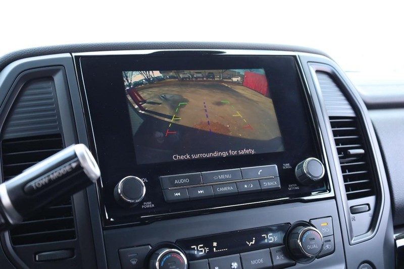 Nissan Titan Vehicle Image 12