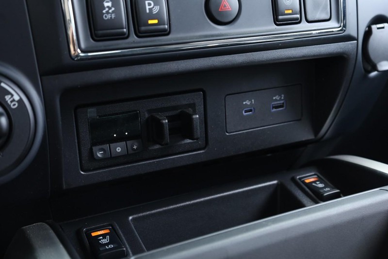 Nissan Titan Vehicle Image 14
