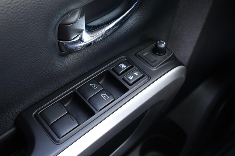 Nissan Titan Vehicle Image 19