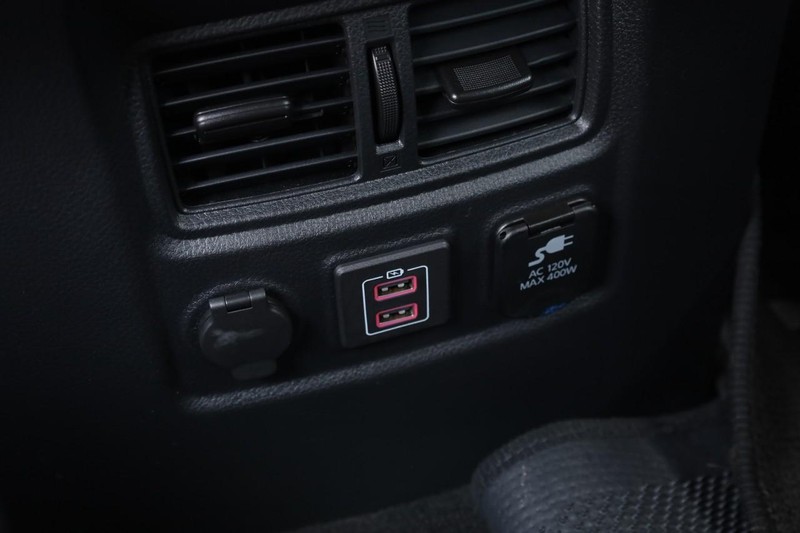 Nissan Titan Vehicle Image 23