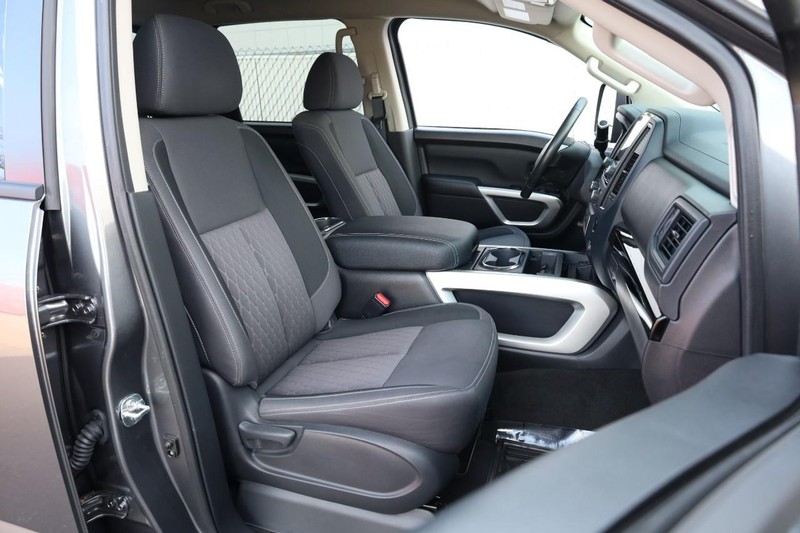 Nissan Titan Vehicle Image 26