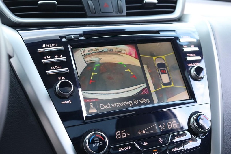 Nissan Murano Vehicle Image 15