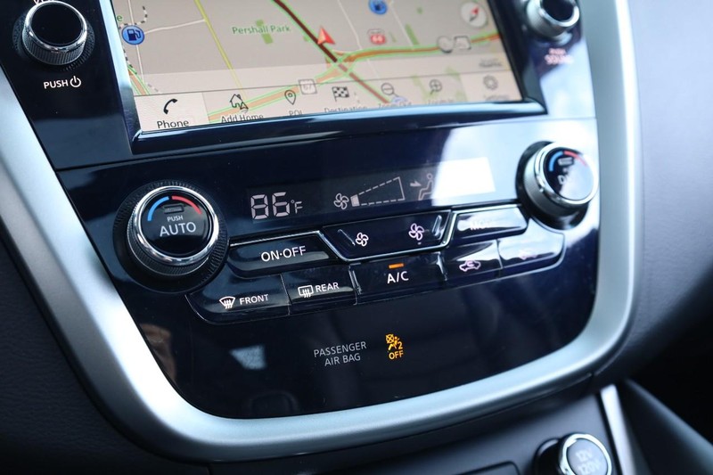 Nissan Murano Vehicle Image 16