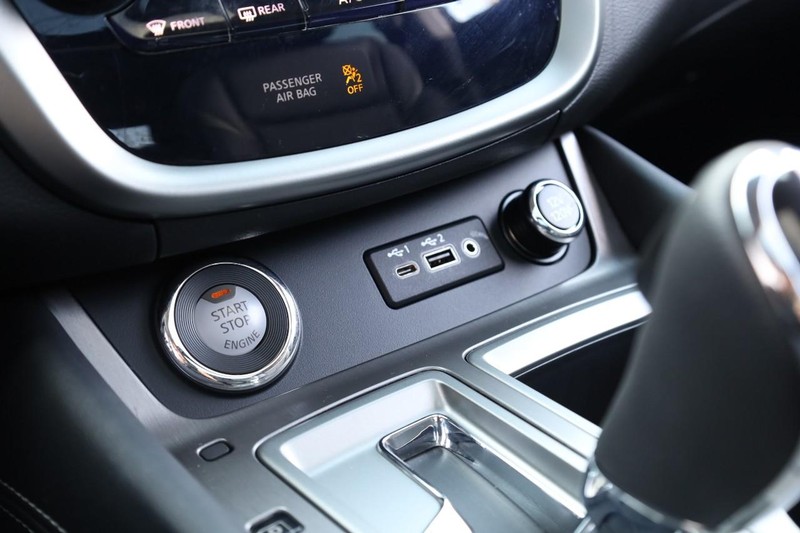 Nissan Murano Vehicle Image 17