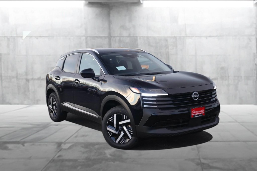 Nissan Kicks Vehicle Image 02