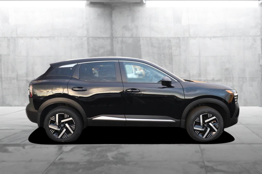 Nissan Kicks Vehicle Image 05