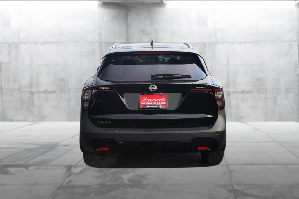 Nissan Kicks Vehicle Image 06