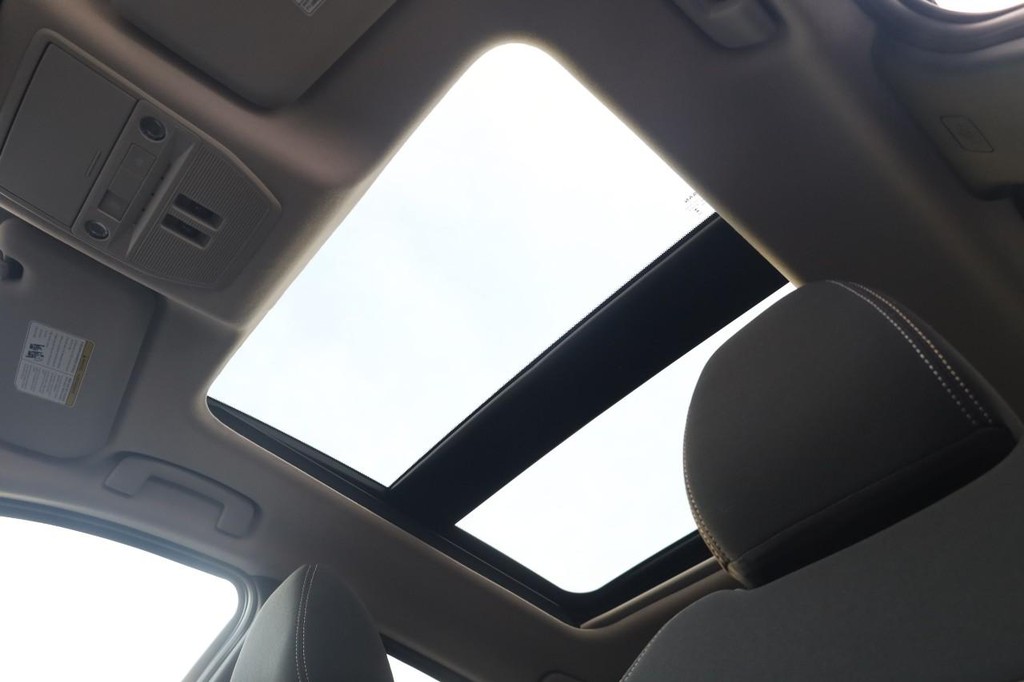 Nissan Kicks Vehicle Image 08