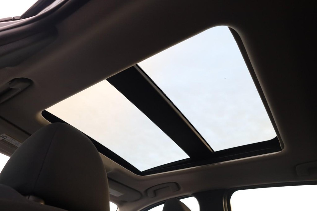 Nissan Kicks Vehicle Image 09