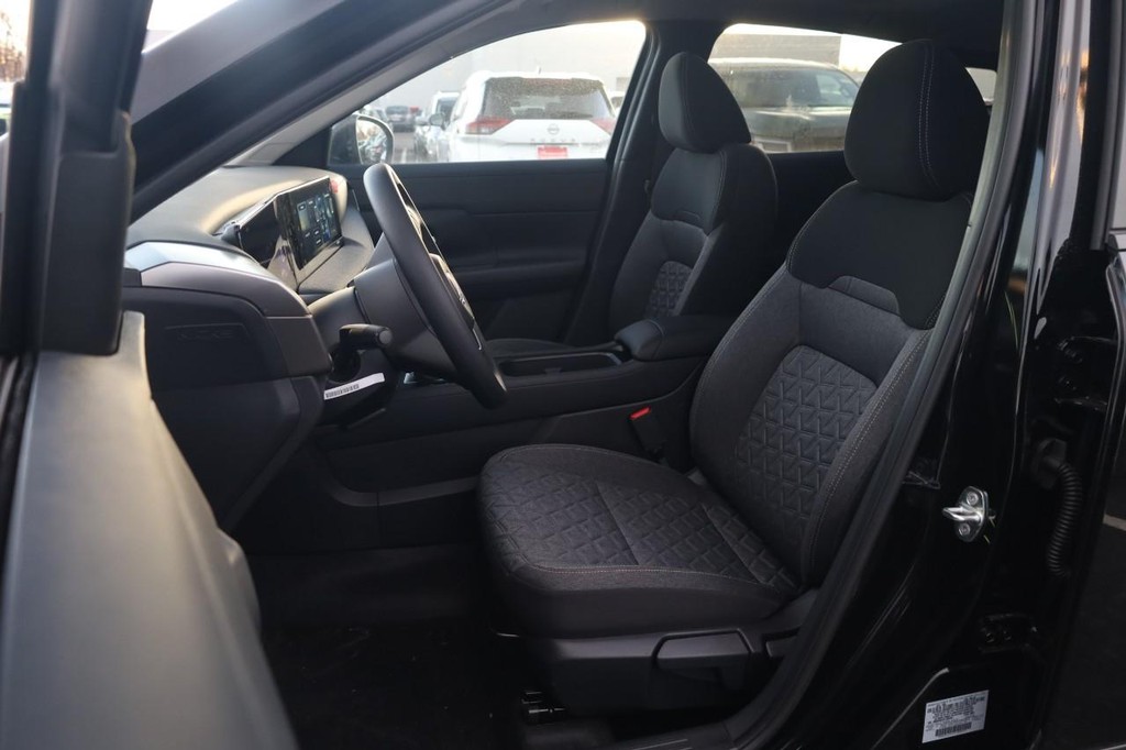 Nissan Kicks Vehicle Image 10