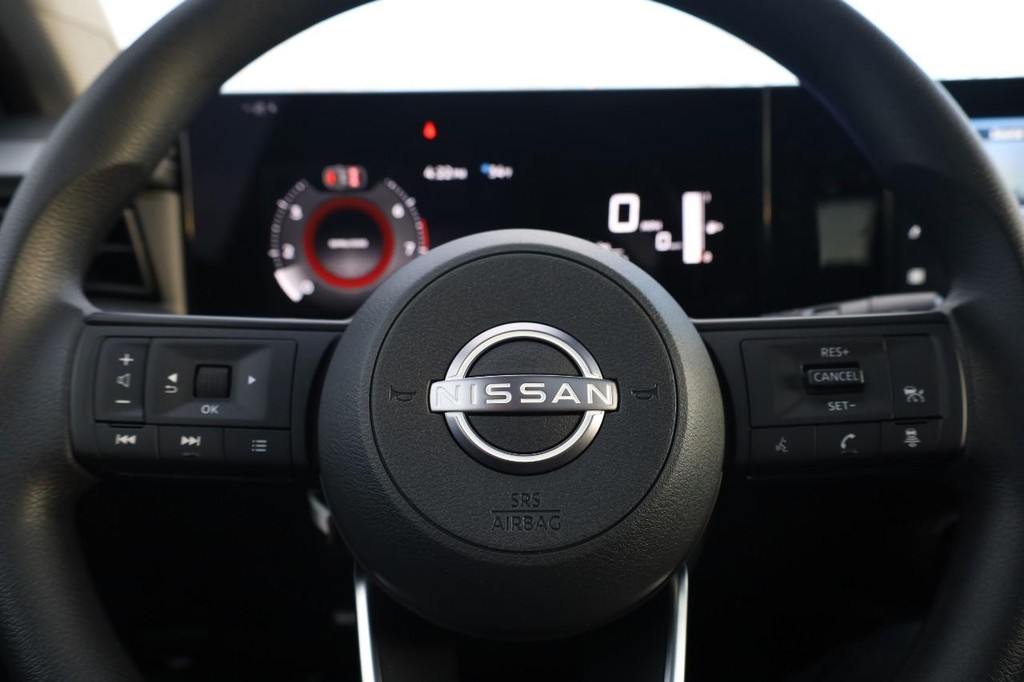 Nissan Kicks Vehicle Image 11