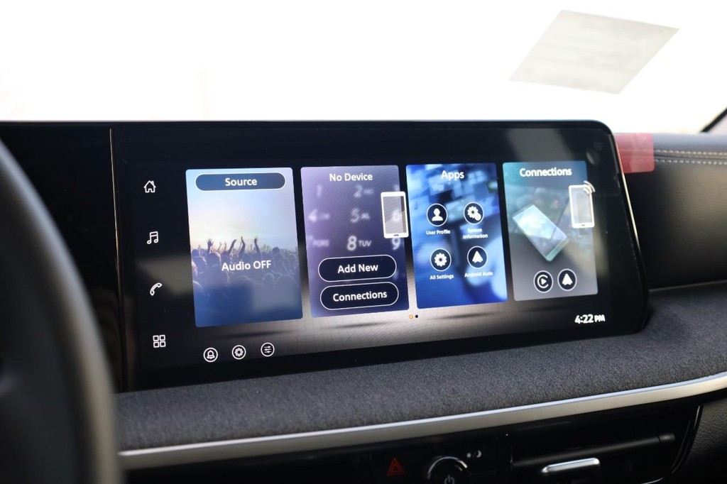 Nissan Kicks Vehicle Image 13