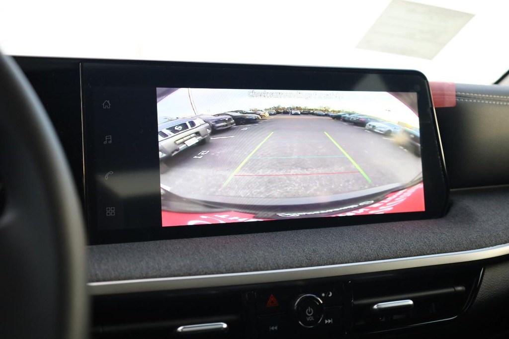 Nissan Kicks Vehicle Image 14