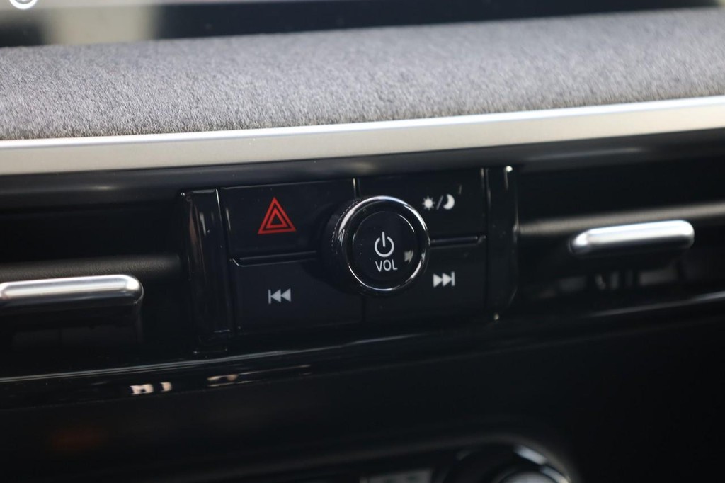 Nissan Kicks Vehicle Image 15