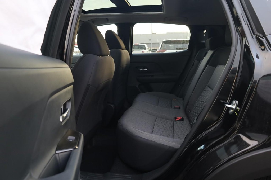 Nissan Kicks Vehicle Image 23