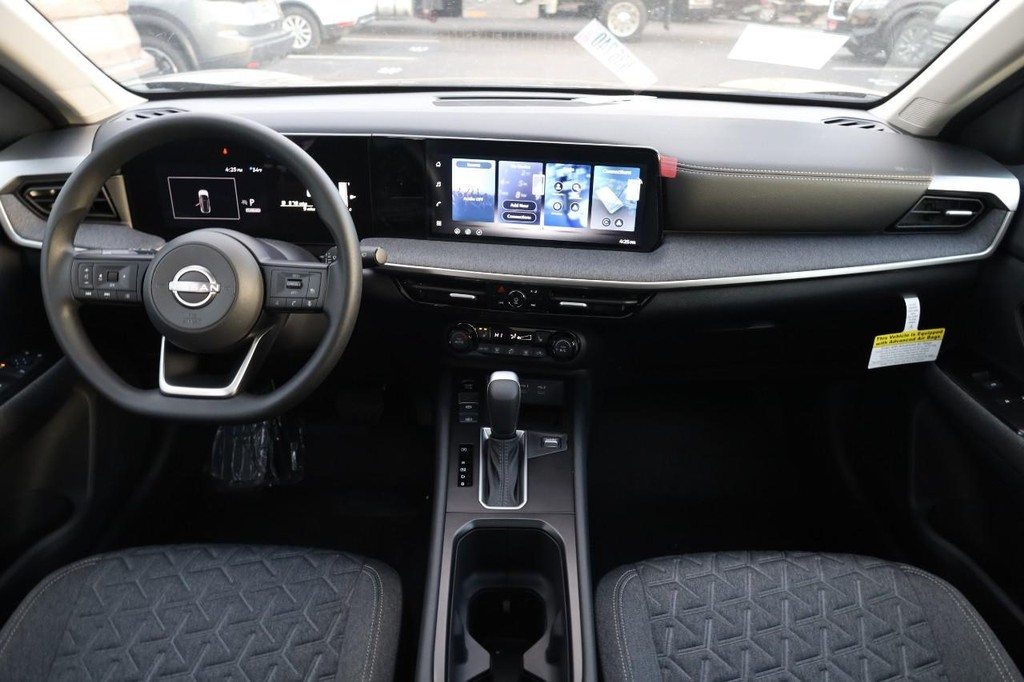 Nissan Kicks Vehicle Image 24