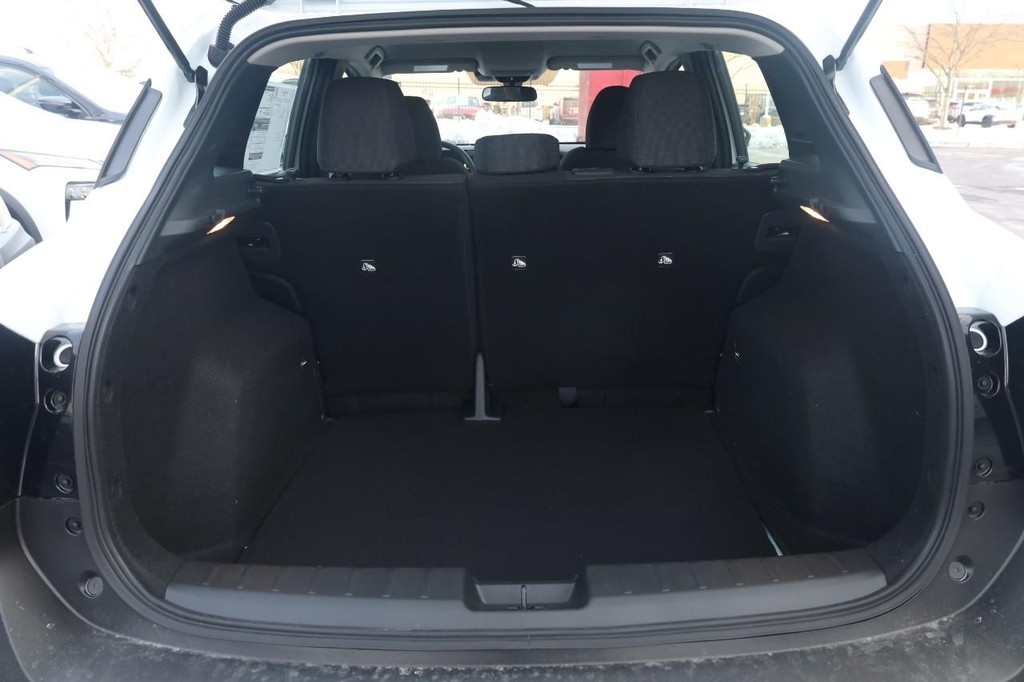 Nissan Kicks Vehicle Image 07