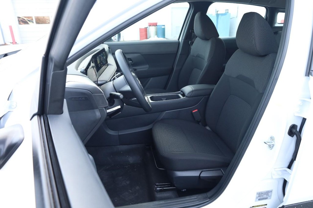 Nissan Kicks Vehicle Image 08