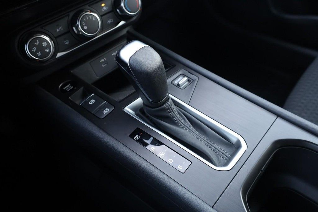 Nissan Kicks Vehicle Image 16