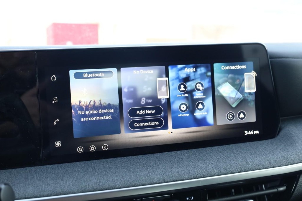 Nissan Kicks Vehicle Image 11