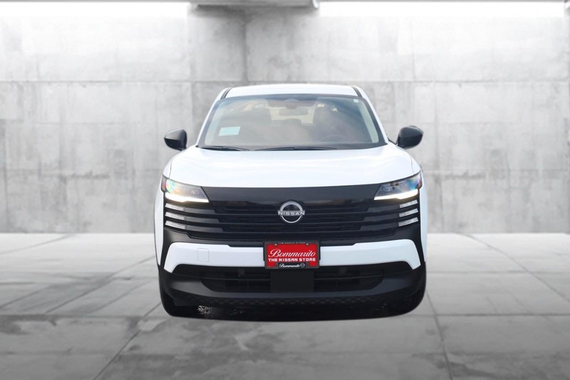 Nissan Kicks Vehicle Full-screen Gallery Image 4