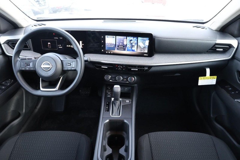 Nissan Kicks Vehicle Full-screen Gallery Image 22