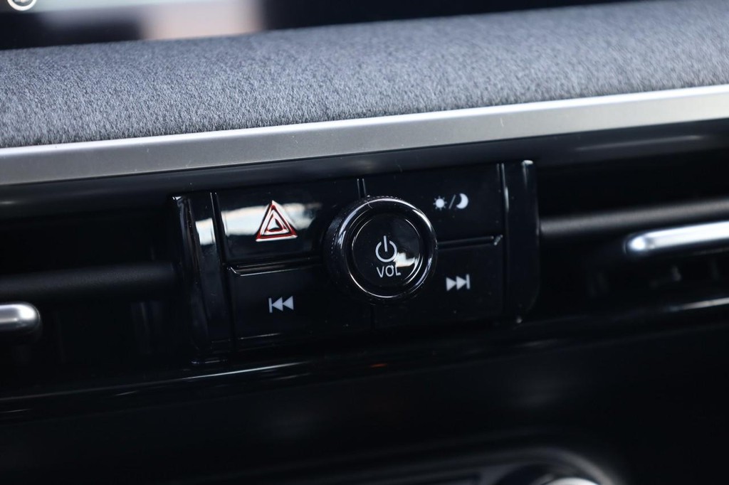 Nissan Kicks Vehicle Image 13