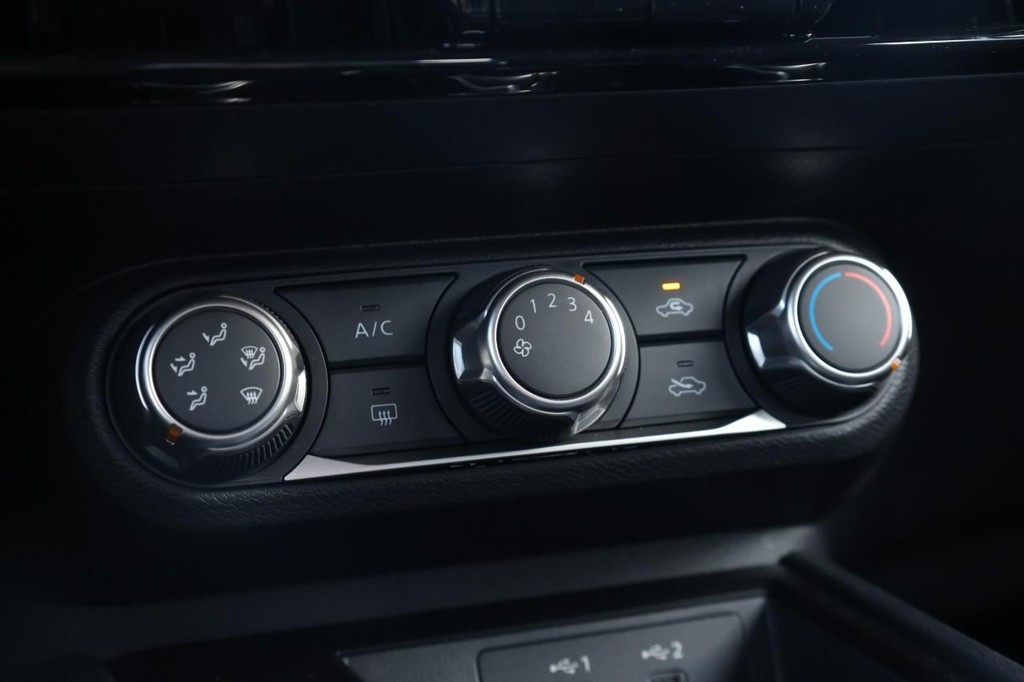 Nissan Kicks Vehicle Image 14