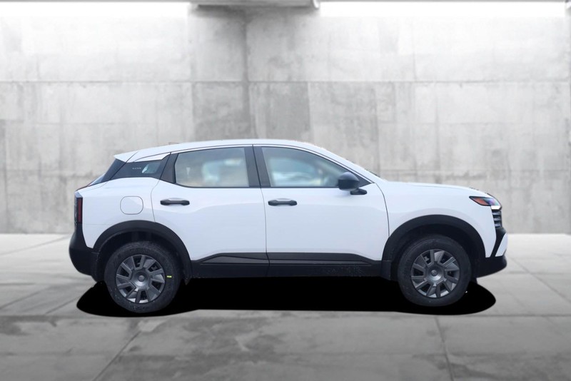 Nissan Kicks Vehicle Full-screen Gallery Image 5