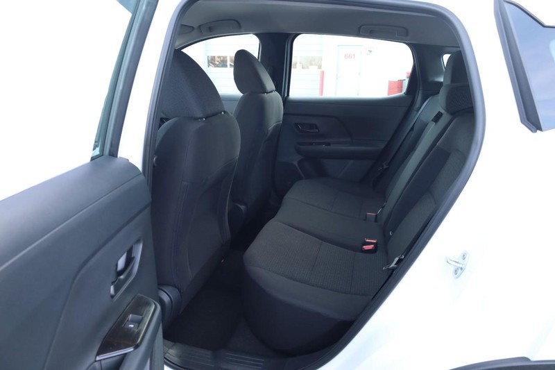 Nissan Kicks Vehicle Full-screen Gallery Image 21