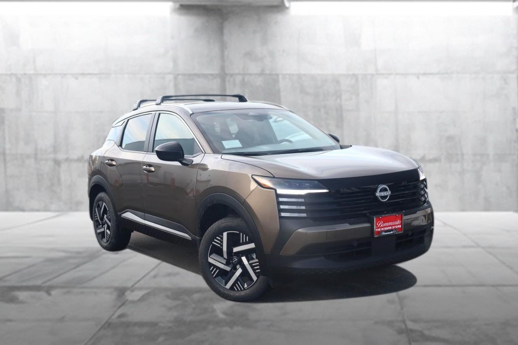 Nissan Kicks Vehicle Image 02